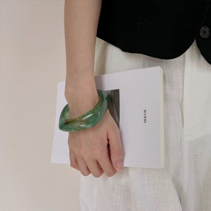 Wholesale Fashion Gradient Transparent Acrylic Shaped Resin Square Bracelet